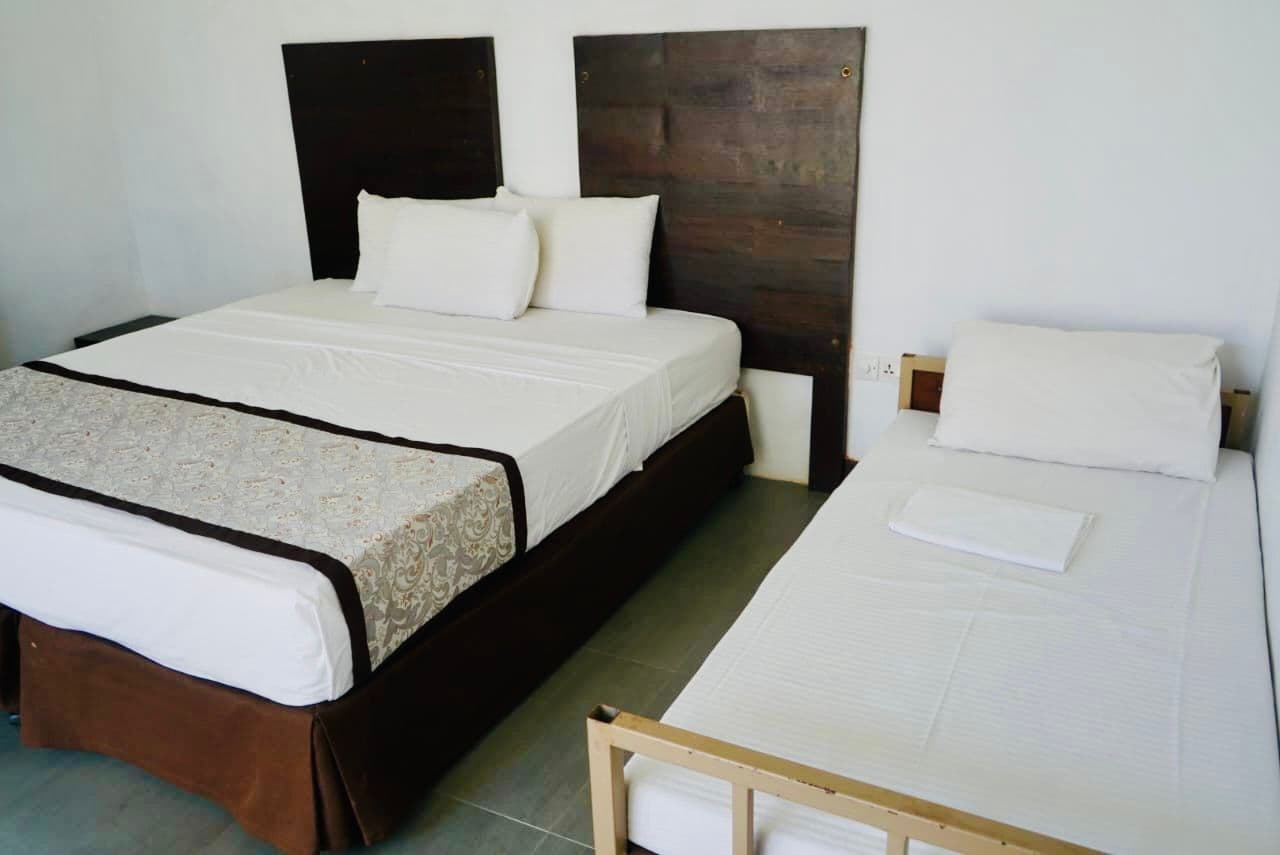 Triple Room thumbnail 2