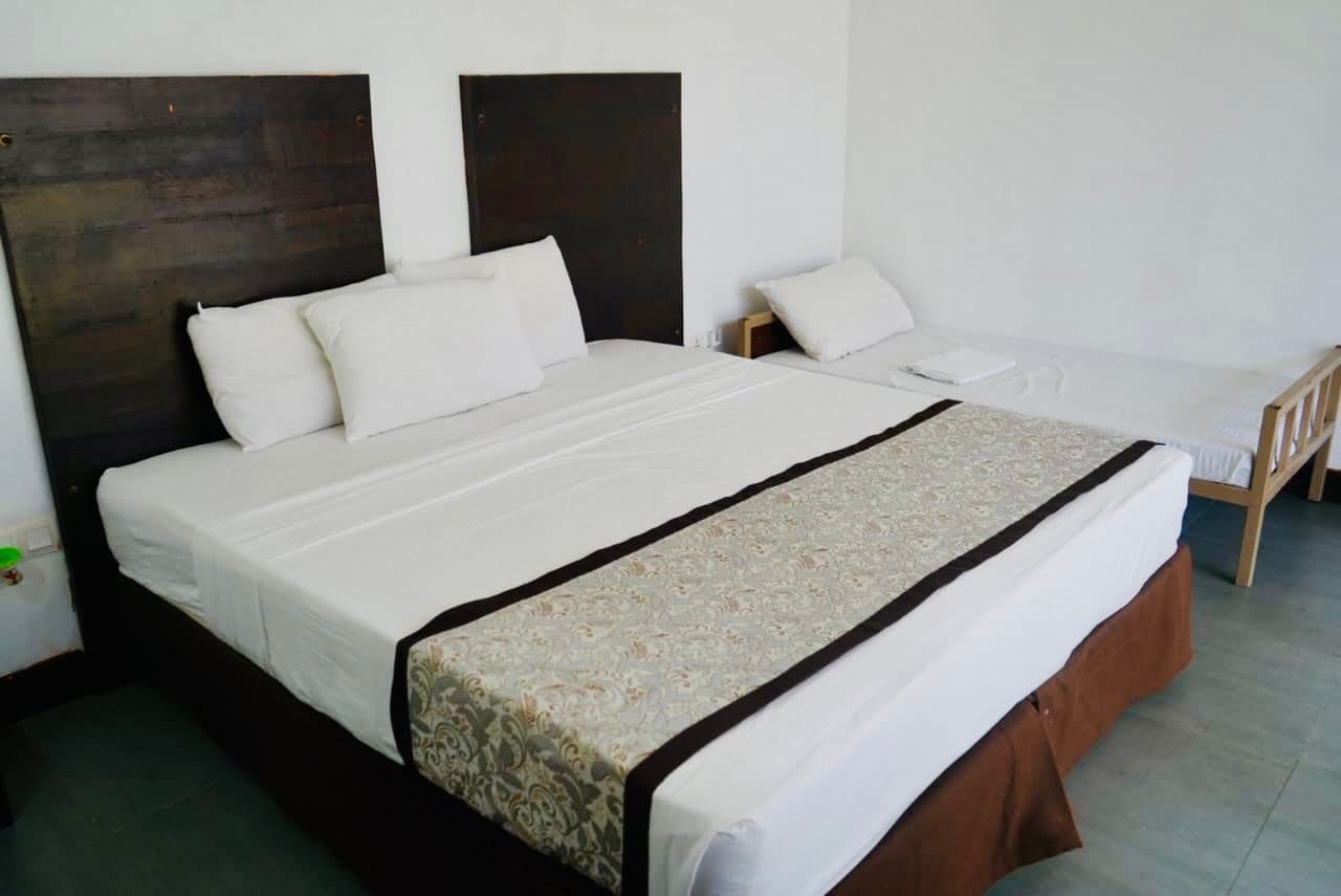 Triple Room thumbnail 3