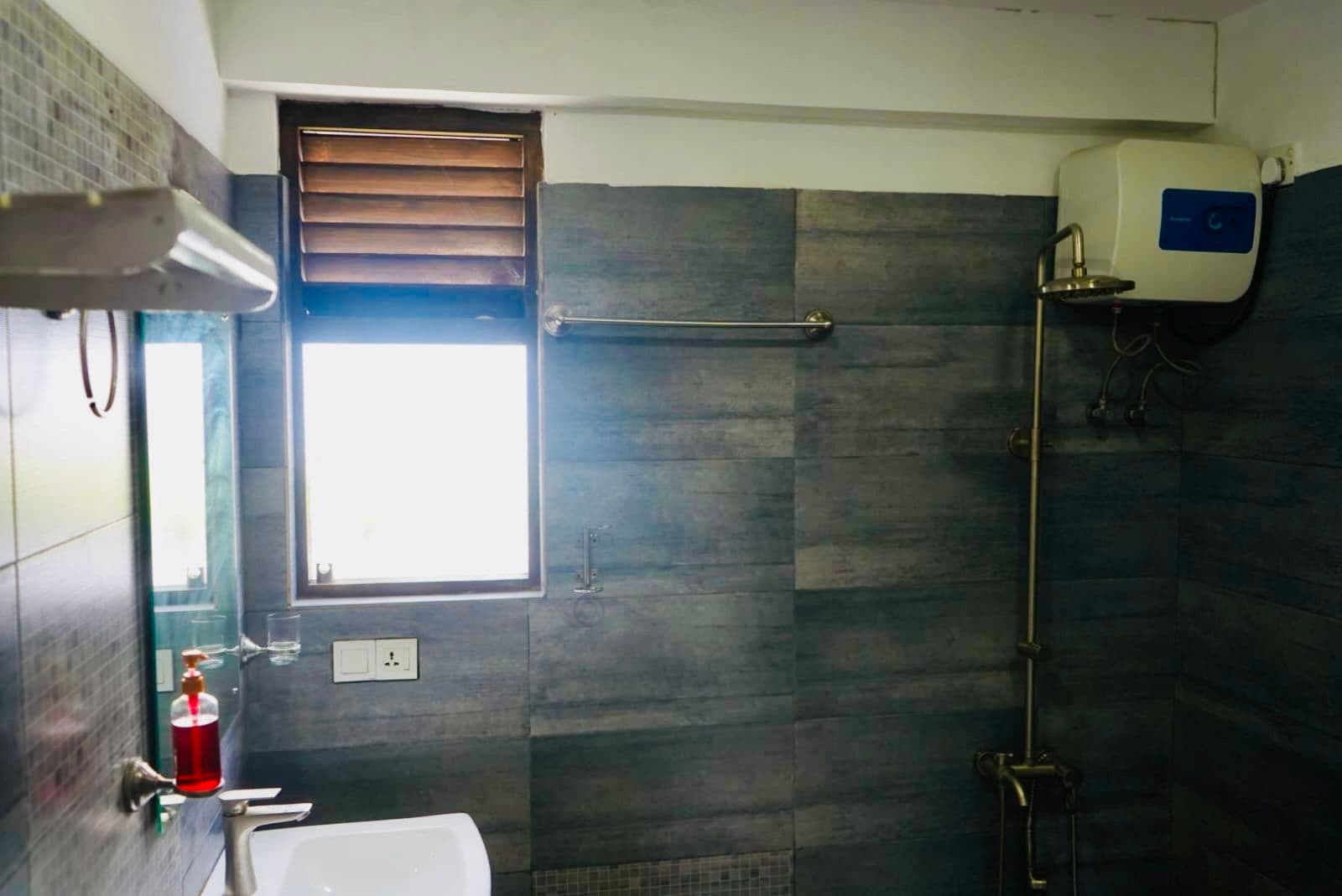 Triple Room thumbnail 7